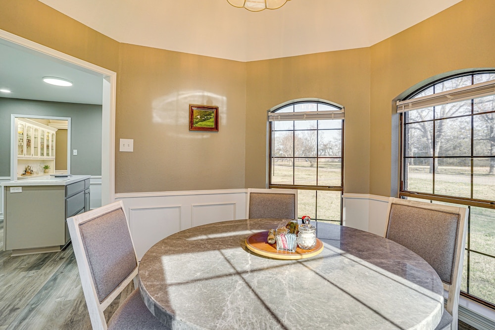 Large Yard, Fire Pit & Games: Grandview Haven!