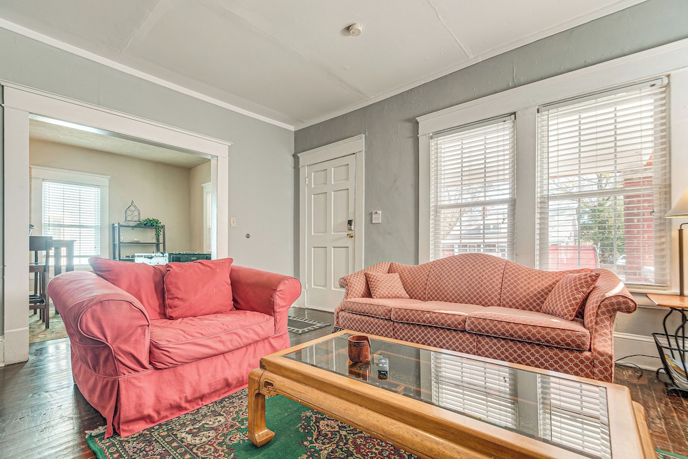Family Retreat w/ Yard < 1 Mi to Dtwn Durham!