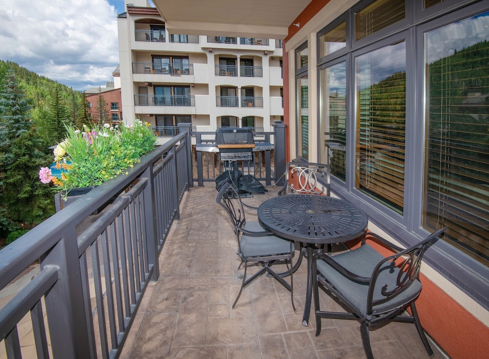 Lionsquare North Tower #402 5 Bedroom Condo by RedAwning