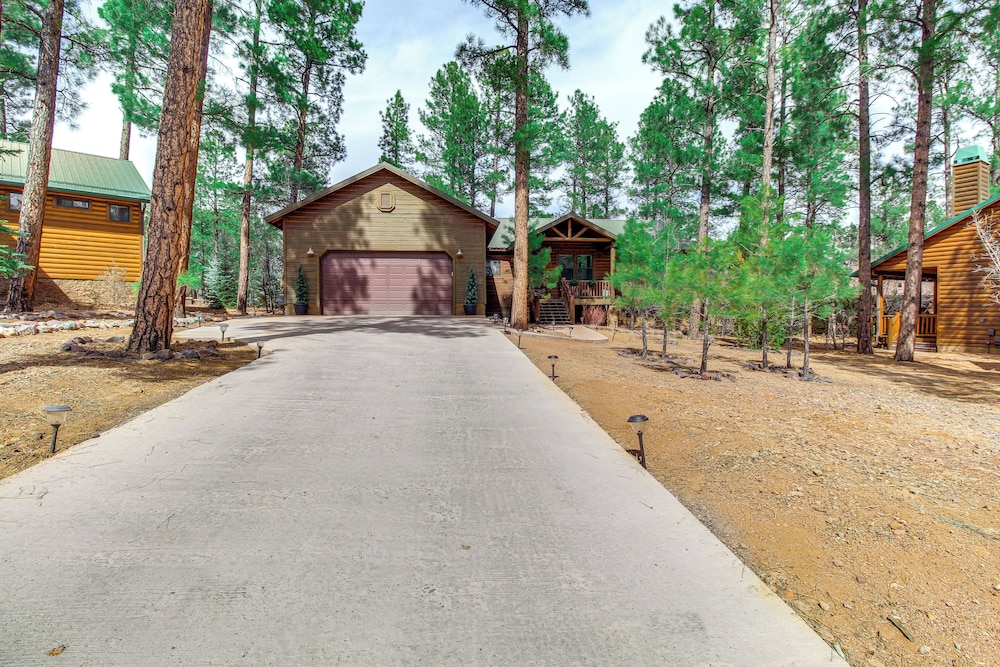 Outdoor Oasis: Family-friendly Cabin in Show Low!