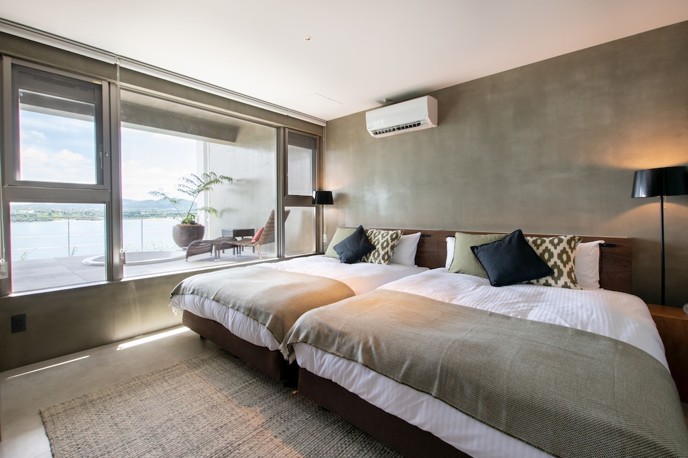KOURI VILLA Indigo view 4