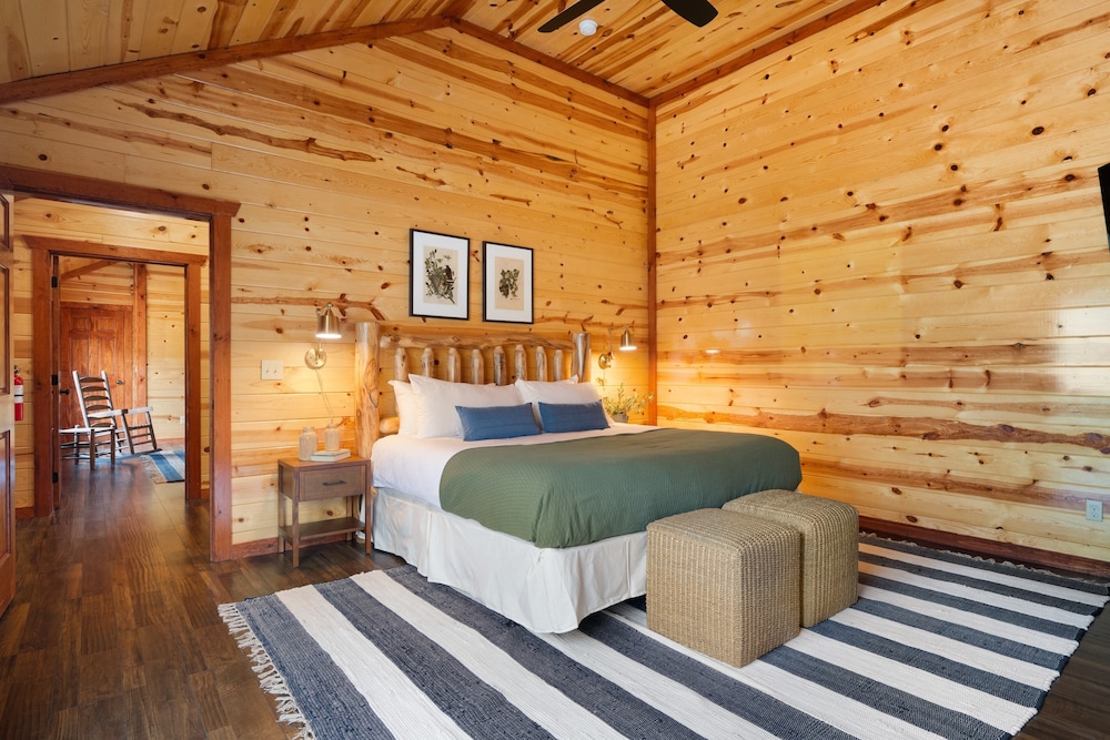 Crystalline by Avantstay High Altitude Retreat! w/ Movie Theatre, Indoor Pool, Hot Tub & Views! view 4
