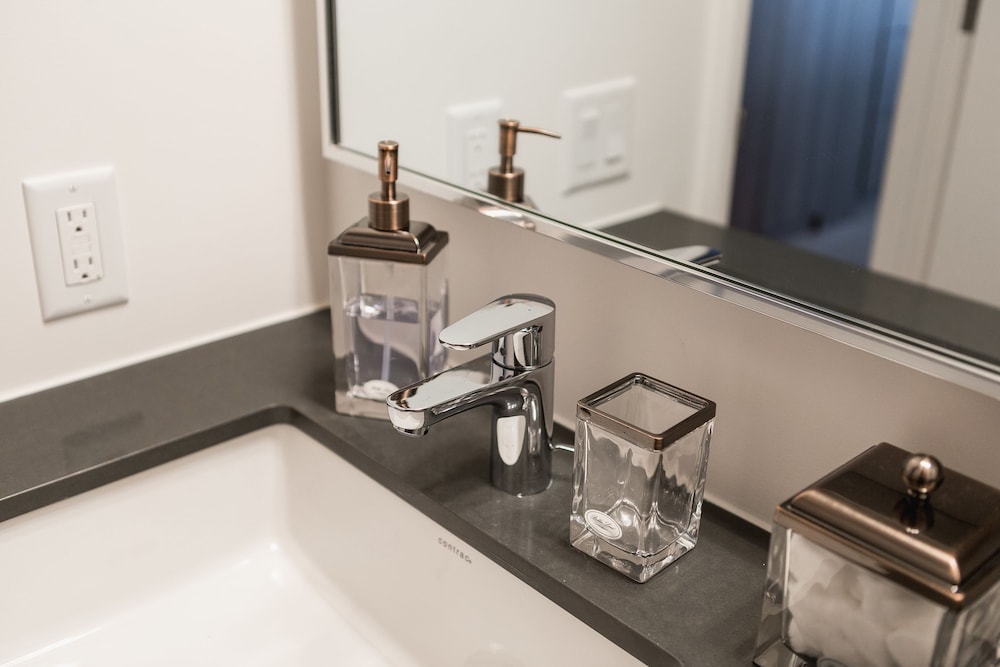 QuickStay - Enchantment in Yorkville - Yonge & Bloor - Image 4