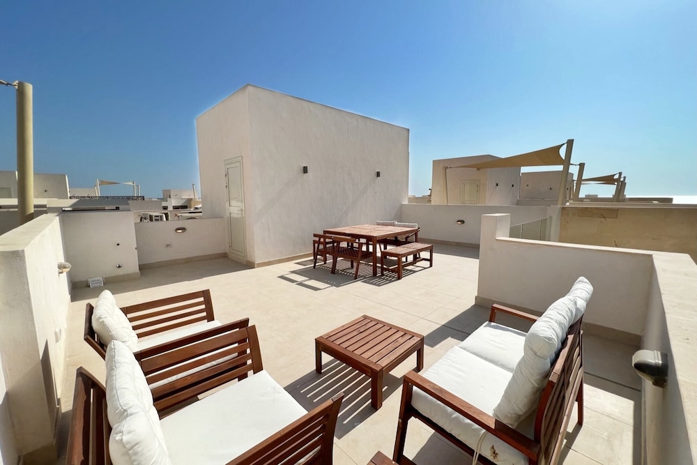 Xuru Stays I Homestyle & Summery 1bdr@ Mangroovy Free Beach Pool