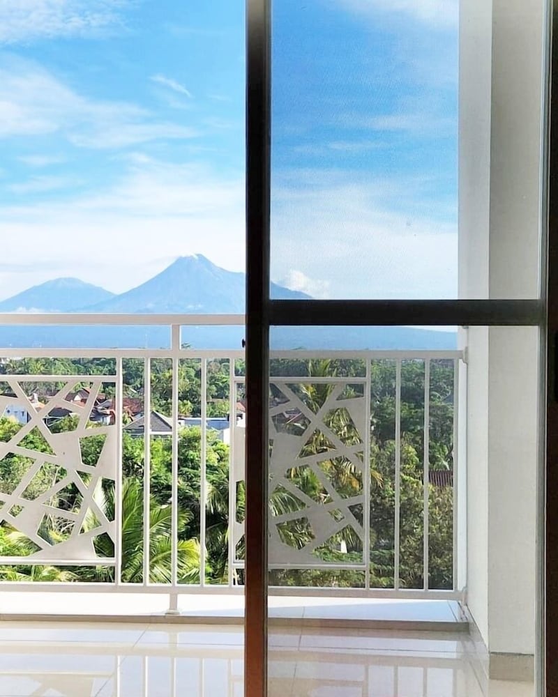 Mountain View Studio for 6 Pax at Mataram City Apartment