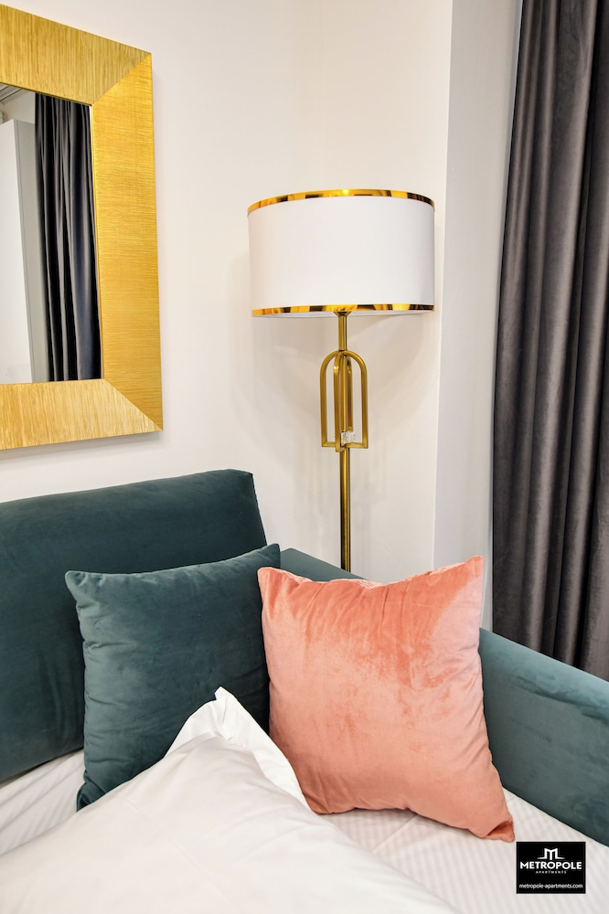 Metropole Apartments Central City