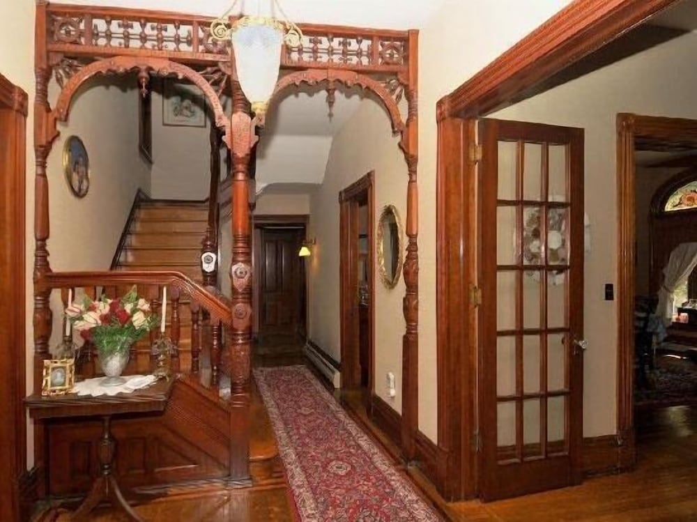 Victorian Loft B & B