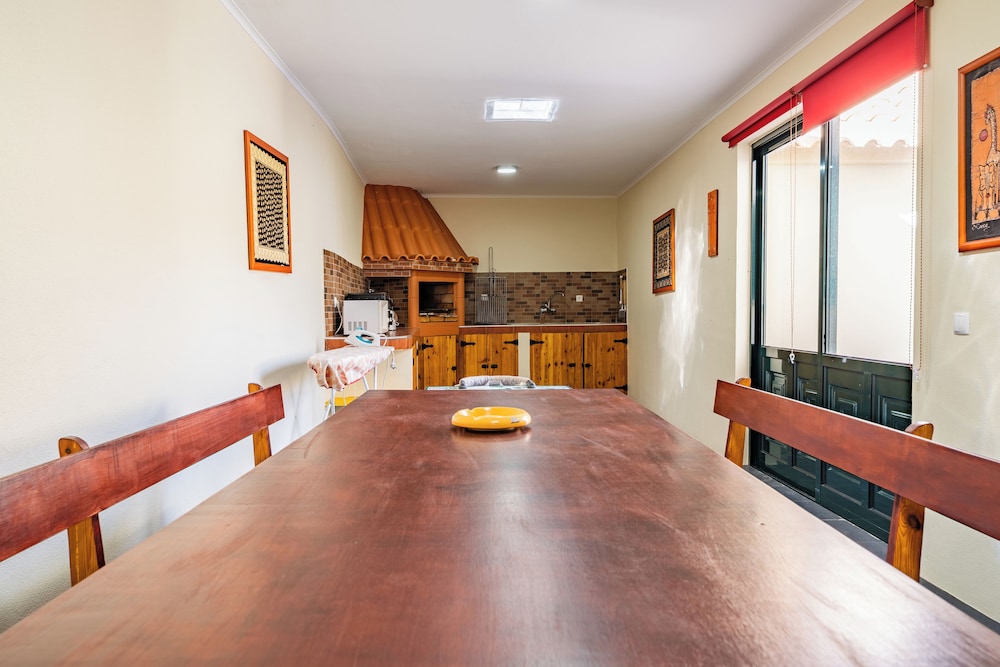 Simões Apartment by HR Madeira