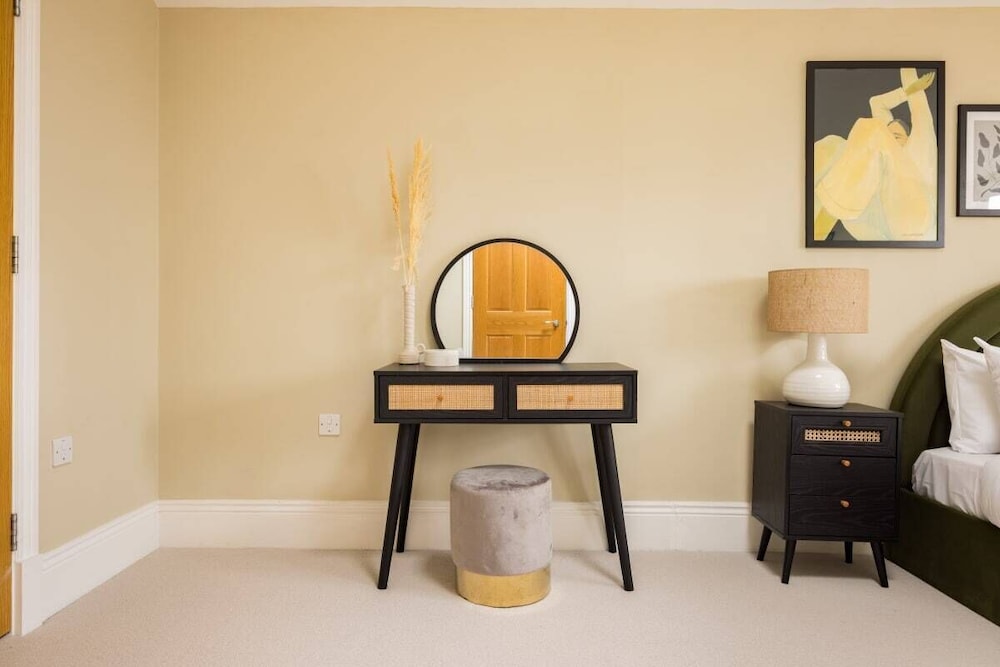 The Tooting Hideout - Dazzling 3bdr Flat With Balcony