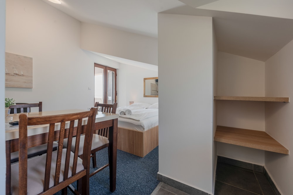 Aparthotel Plat