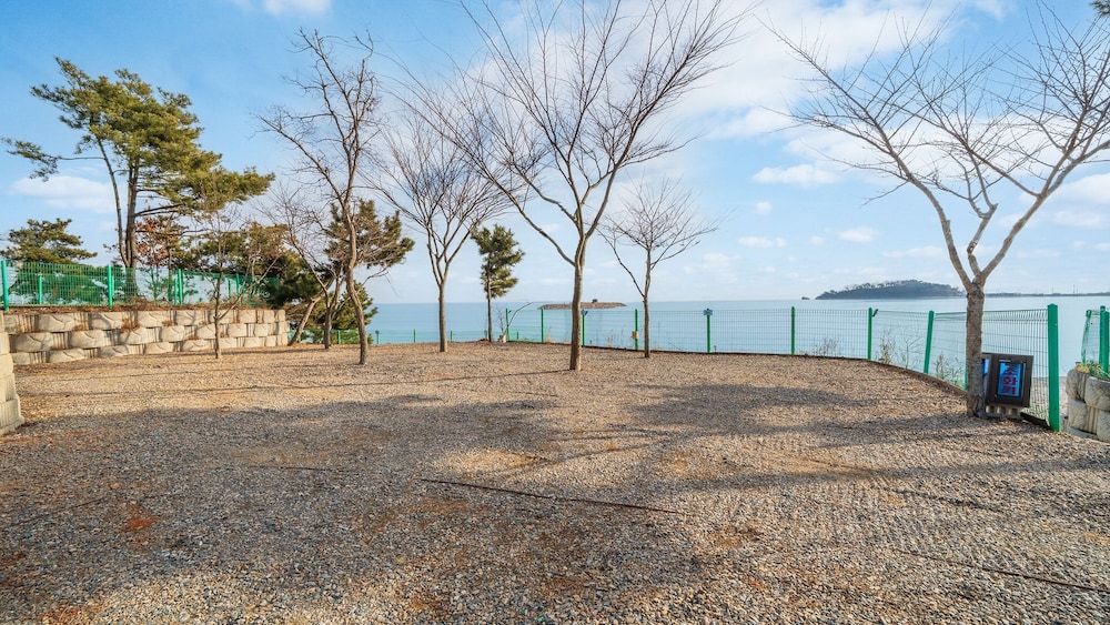 Yeongheungdo Rainbow Ocean View Pension