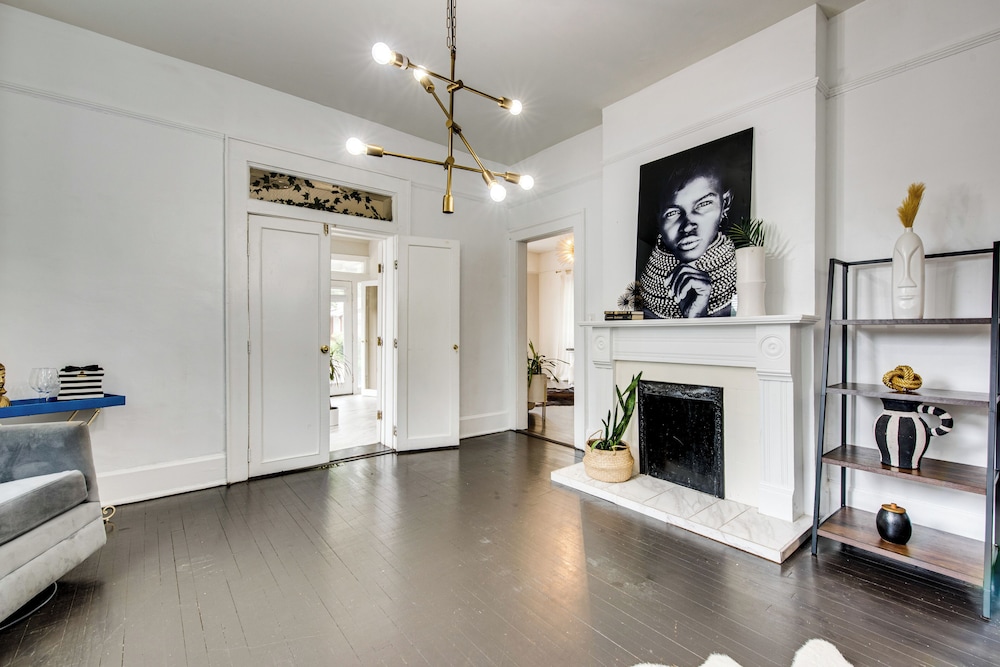 Renovated ATL Home 2 Mi to Mercedes-benz Stadium!