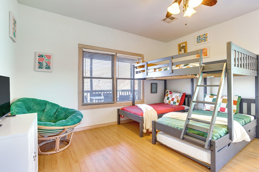 Spacious Cabin w/ Views, Near Lake Lawtonka!