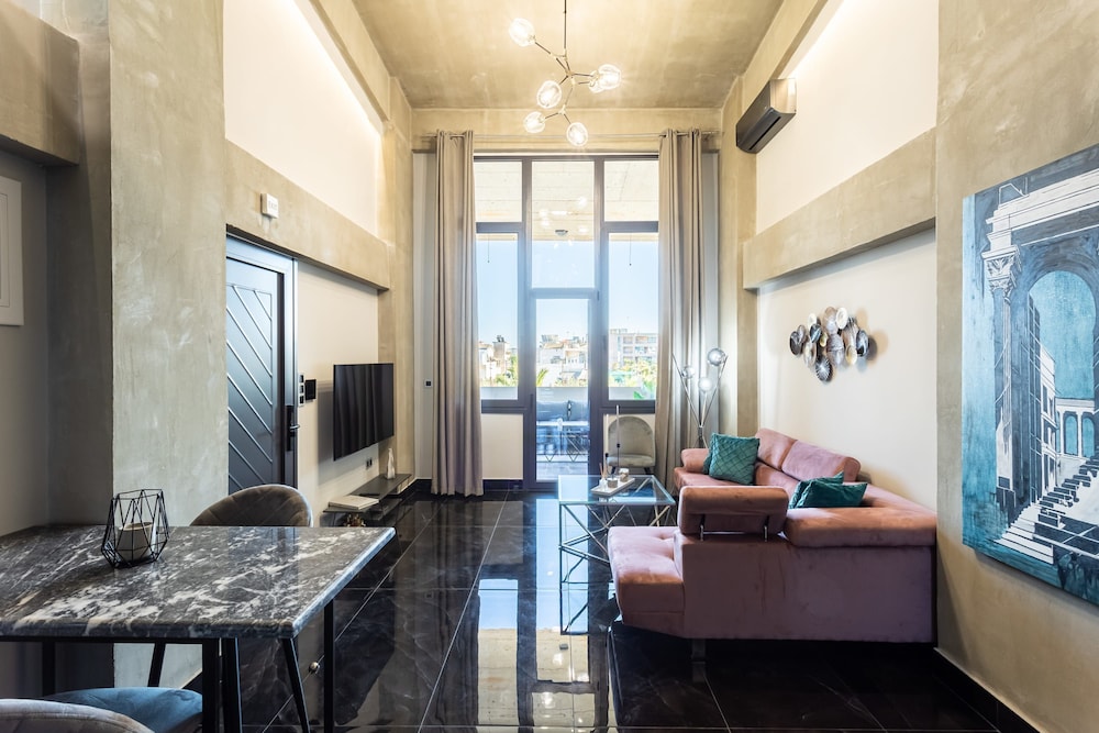 Ventiri Lofts - Luxury Penthouse w Home Cinema