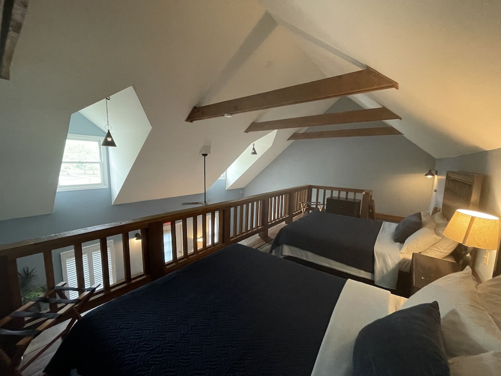 Harbour Square Suites