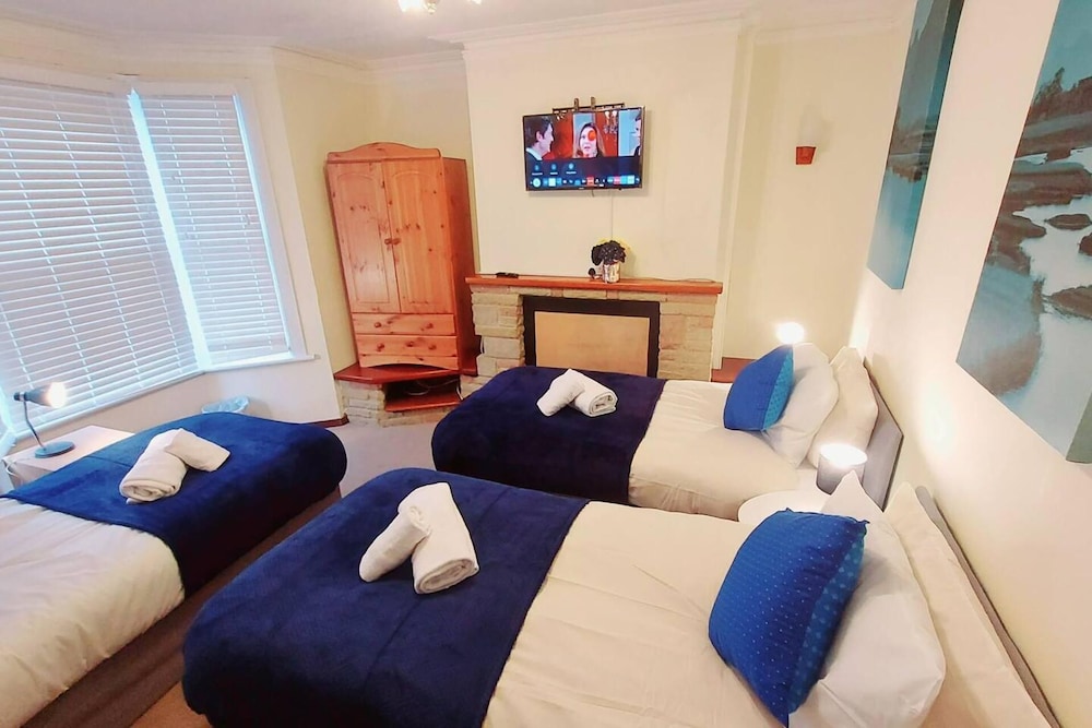 Garfield Villa-beautiful 4-bed House in Gillingham view 5