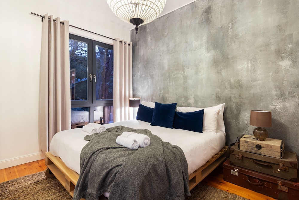 Higgo Crescent Villa
