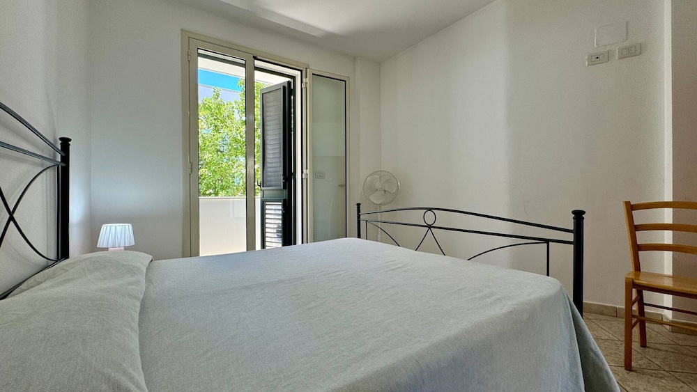 App Lungolago 3 Places Near the Beach