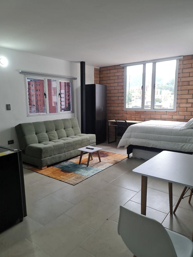 RG33 ApartaSuites