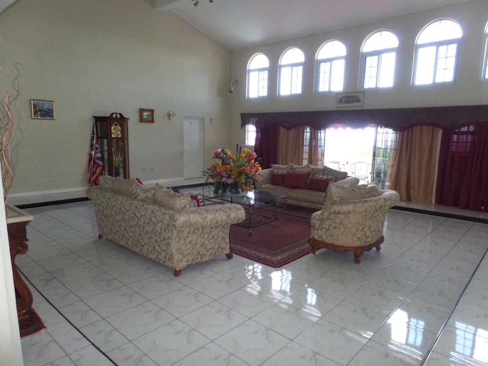 The Royal Kensington Villa