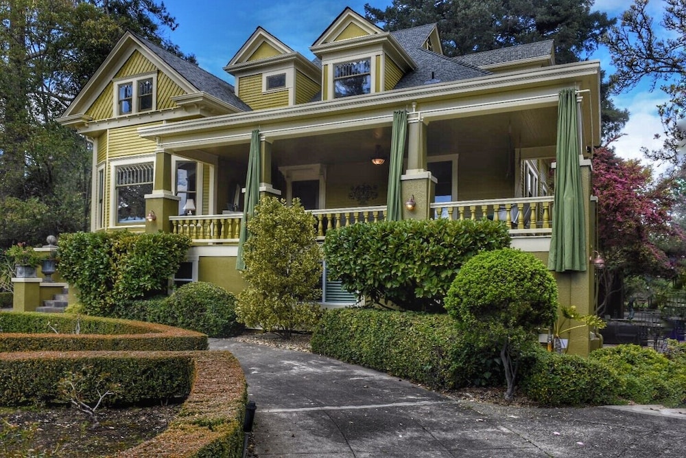 Calderwood Inn