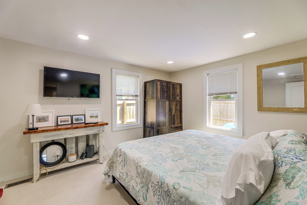 Fenced Yard, Walkable Location: Cozy Beaufort Home
