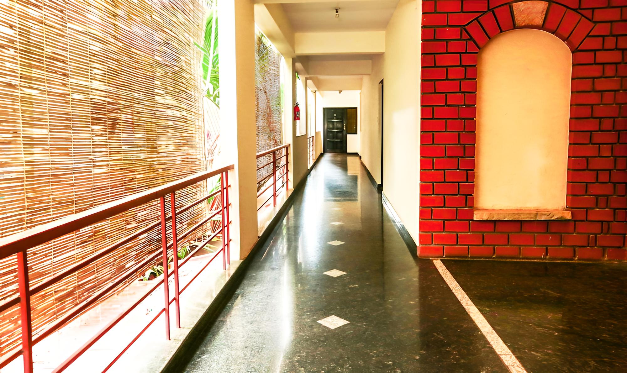 Hotel Mint Green Path