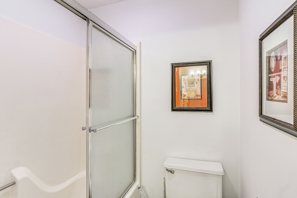 Pet-friendly Condo w/ Pool Access in Osage Beach