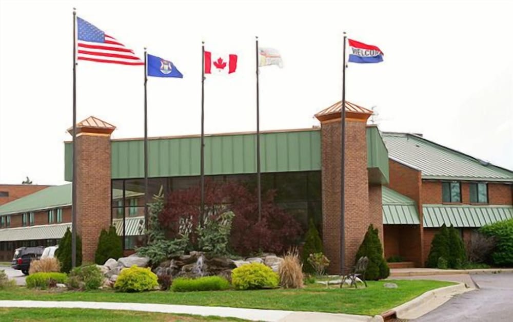 Detroit Vacations - Marvin's Garden Inn - Property Image 1