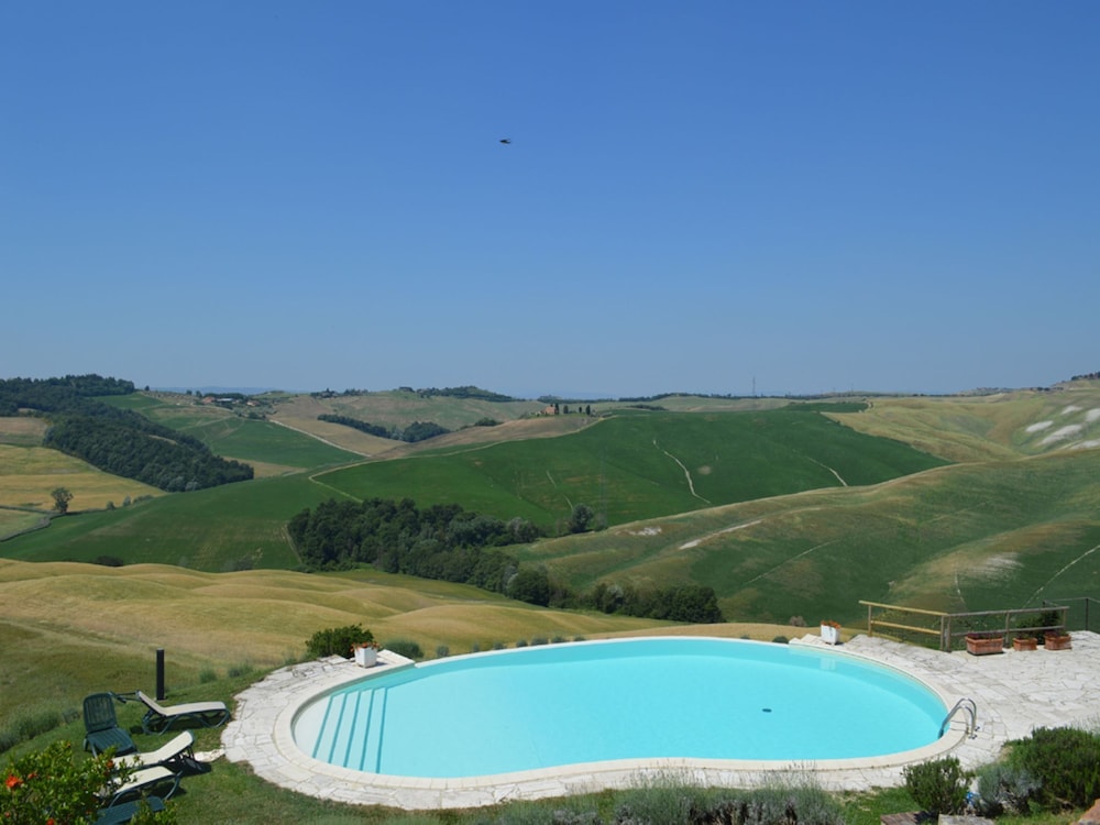 Charming Tuscan Countryside Retreat