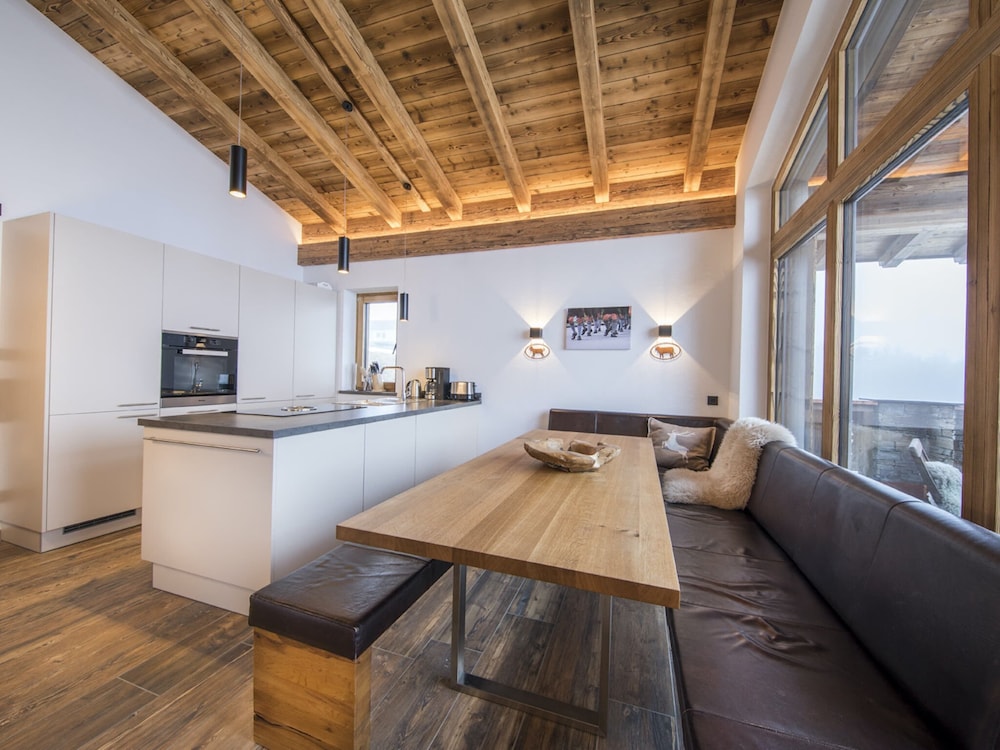 Luxury Chalet with 2 Bathrooms near Small Slope