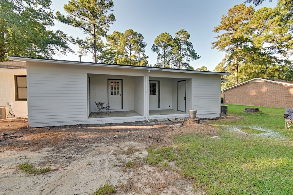 Private Patio: Apt 6 Mi to Cheraw State Park!