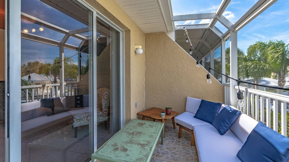 Relaxing Townhome By Lemon Bay, Minutes To Beach 2 Bedroom Townhouse