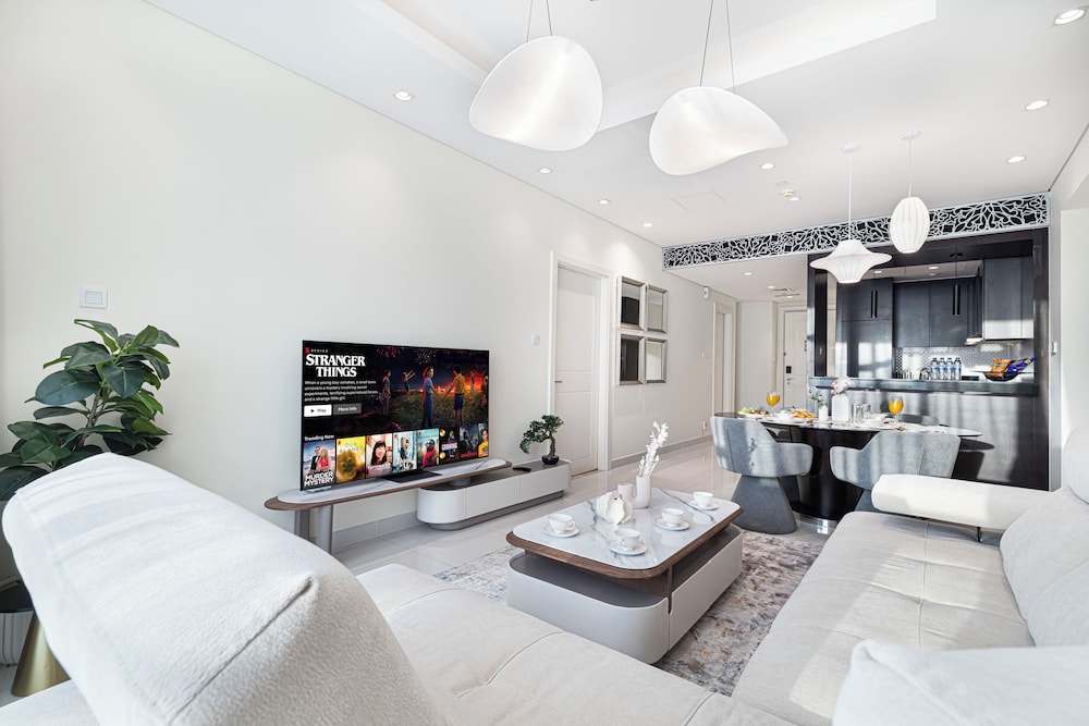 DAMAC Suites by Hostiva – Burj & Fountain