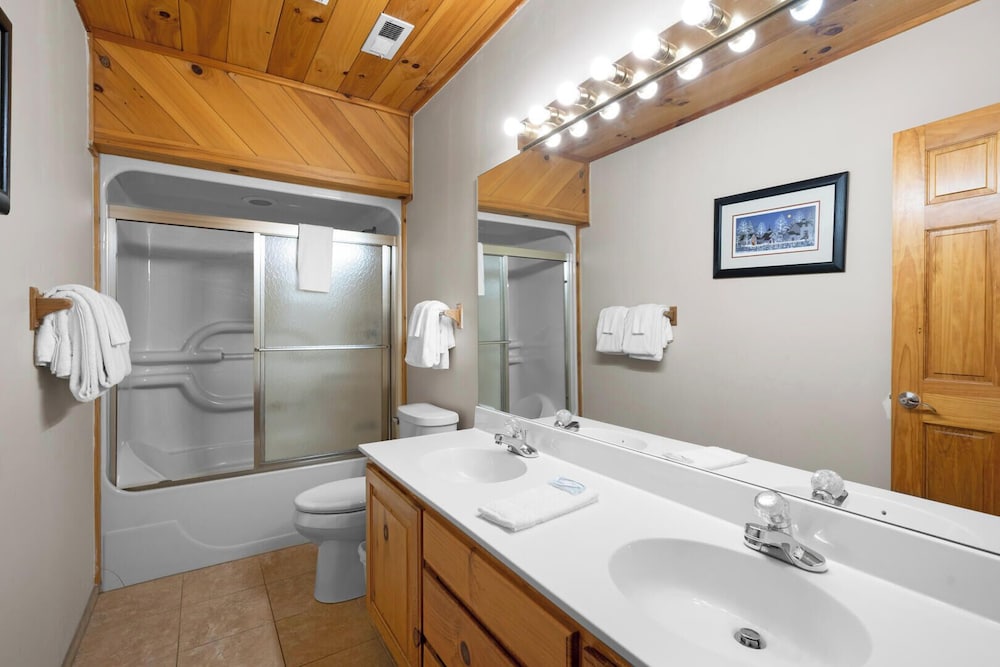 Country Pines Lodge