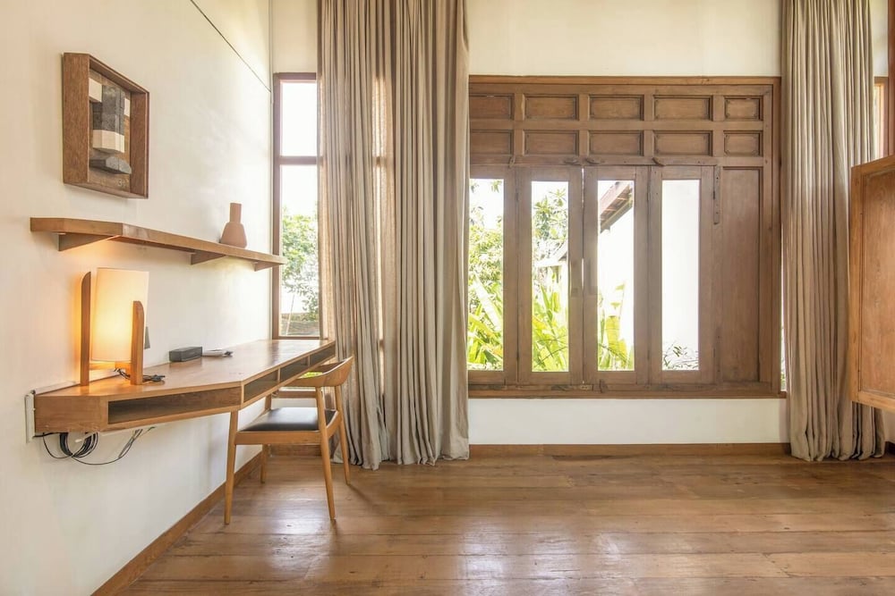 Chic 1-br Villa With Pool, 800m From Echo Beach