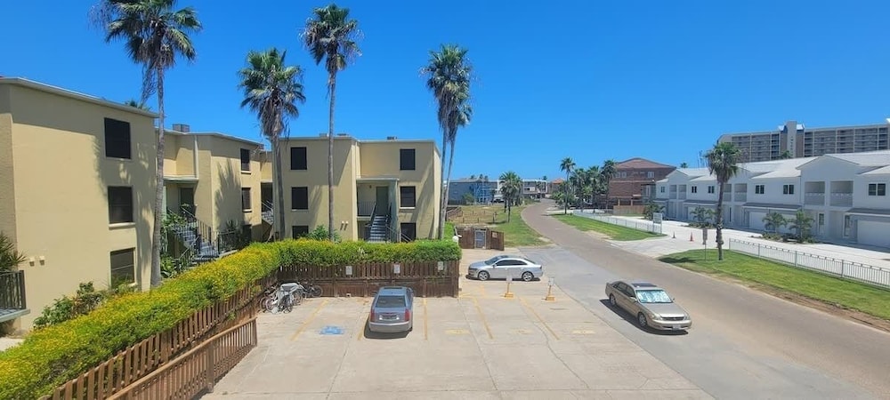 2 Levels Pool Near Beach 2 Patios 2 Bedroom Apts