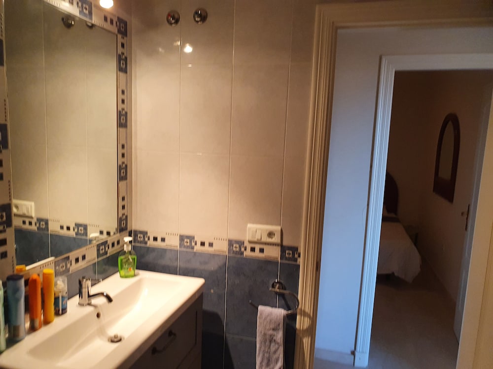 3 Bed Penthouse - Sleeps 8 - Pool - Sea View