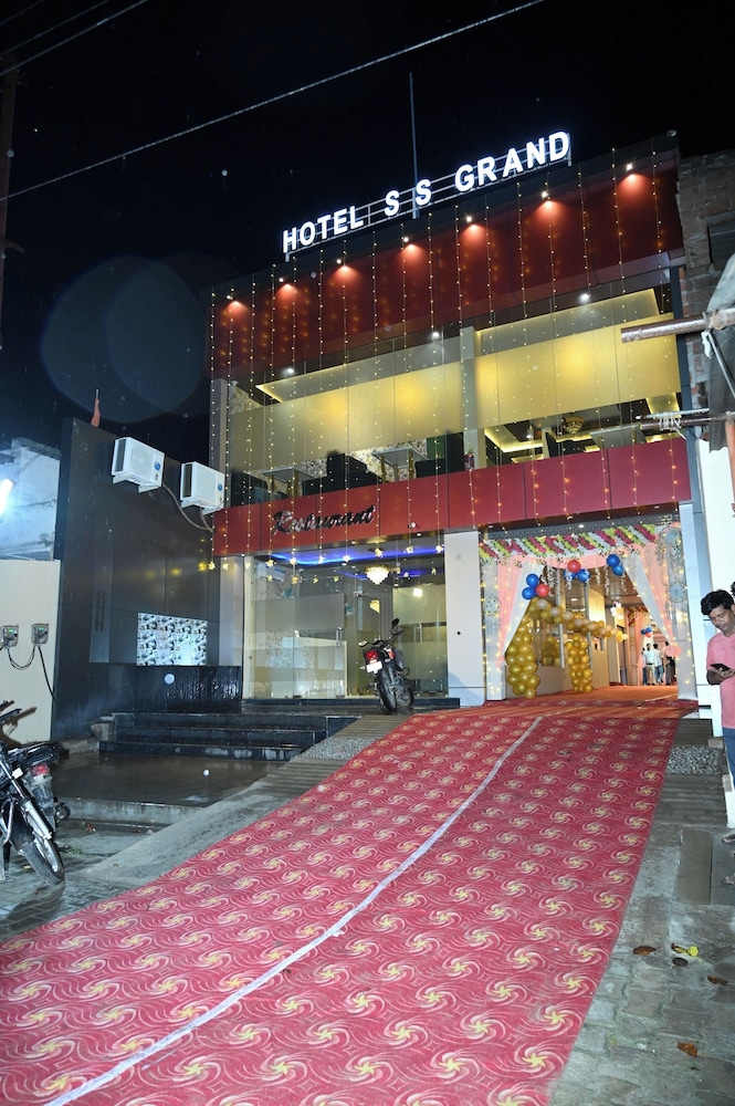 Hotel SS Grand & Multicuisine Restaurant