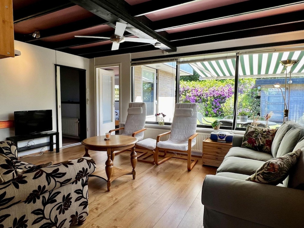 Amazing Bungalow With Sunny Garden