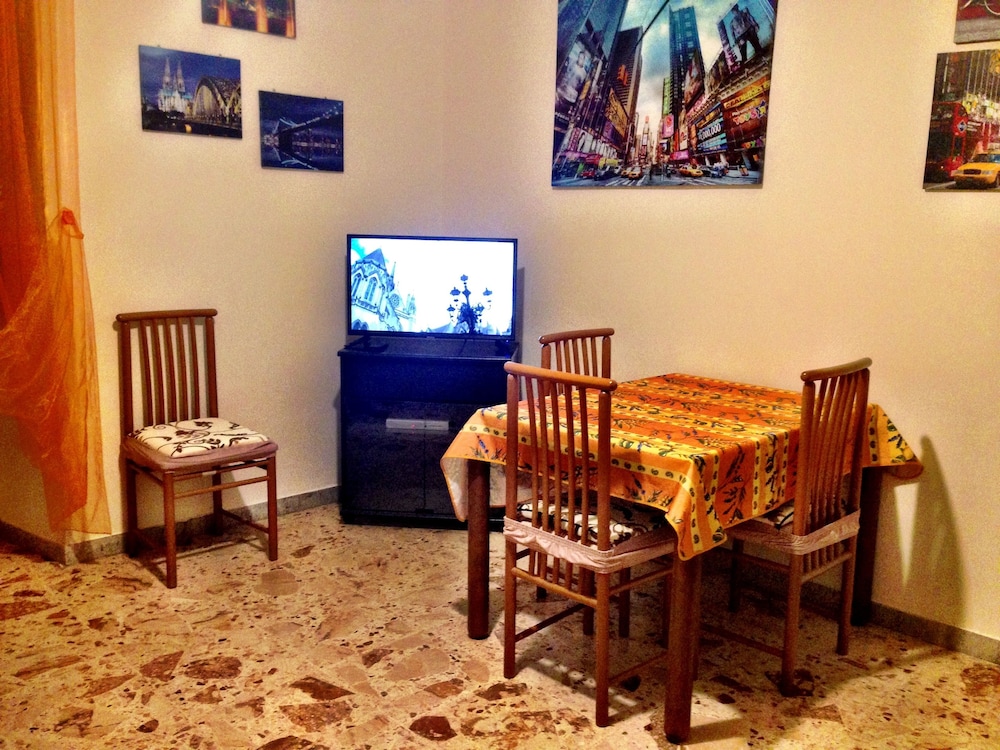 B&B Arcobaleno en Taranto — dining