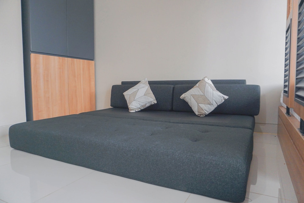 Comfortable Studio Room at LRT City Jatibening