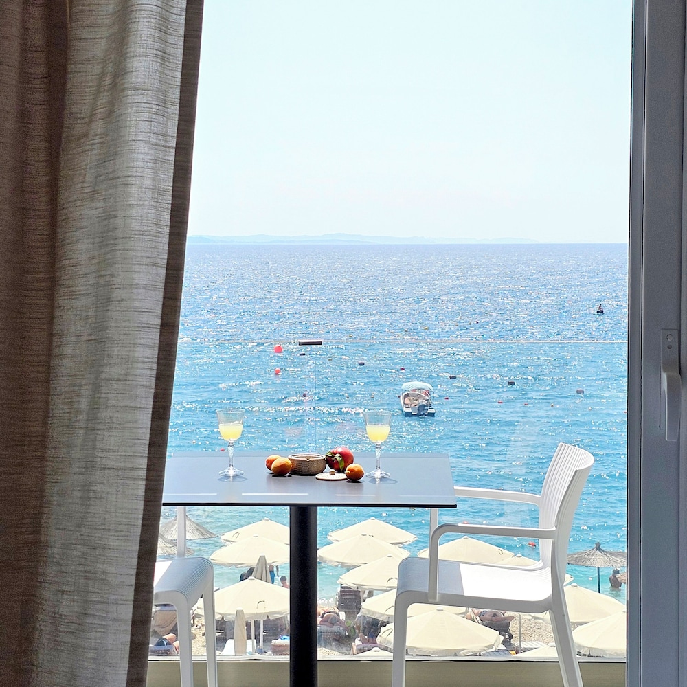 Ares Beachfront Luxury Rooms