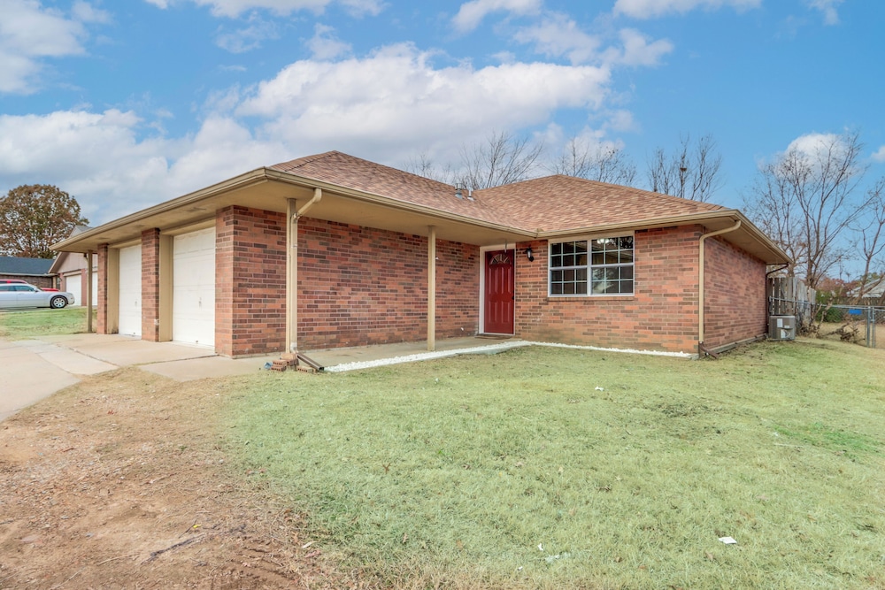 Home w/ Fenced Yard Near Dtwn Rogers!