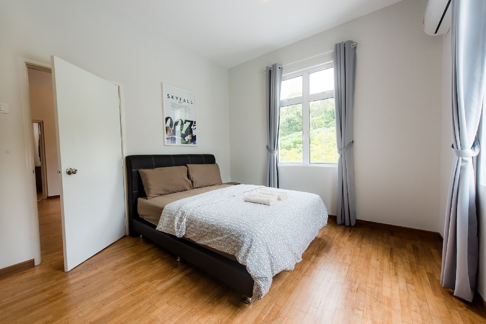 New Corner Shamrock Beach Villas Seaview