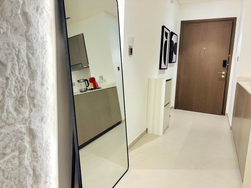 Luxury 1BR 5 star Apt Burj Khalifa View