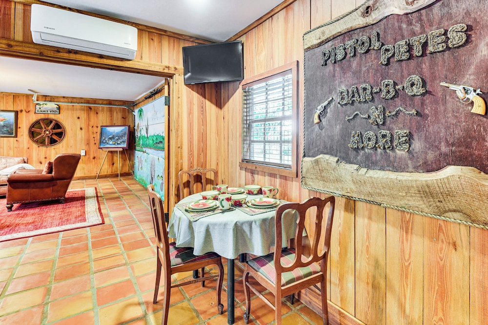Sandy Shore & Multi-boat Dock! St Johns River Home