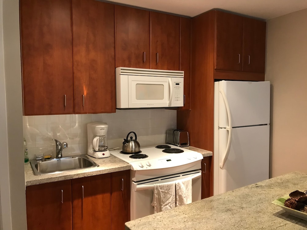 Atlas Suites on Yonge & Bloor view 5