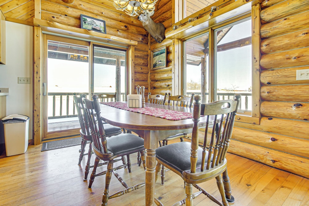 Log Home w/ Deck & Sunset Views: 19 Mi to Oconto!