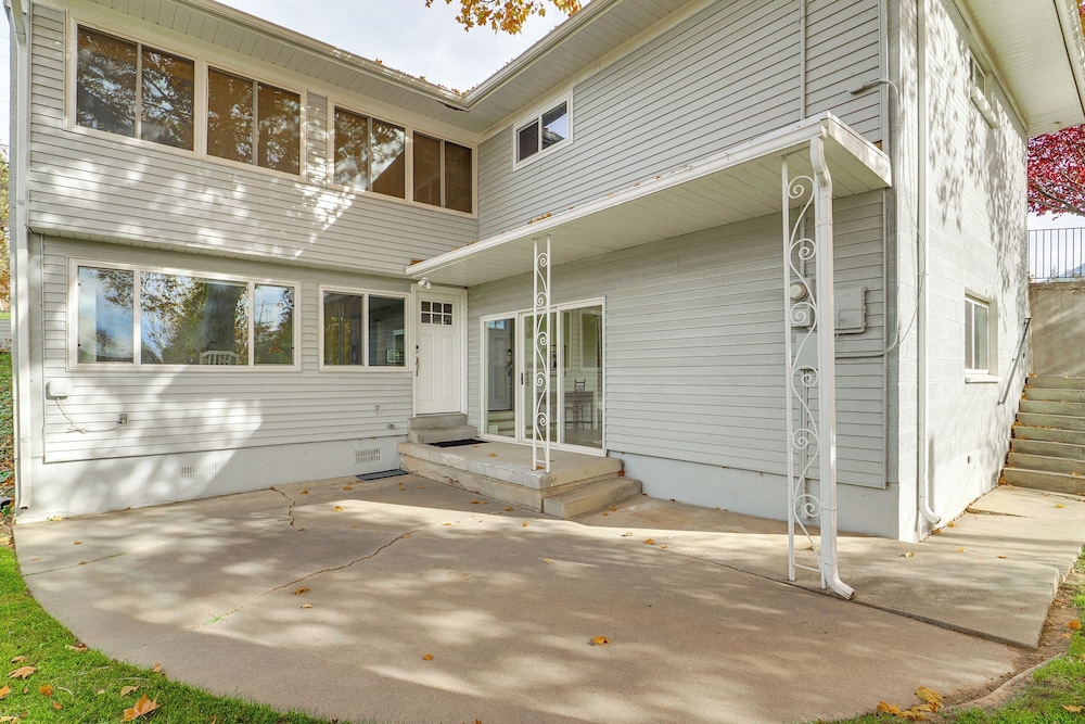 5 Mi to Hogle Zoo: Modern Retreat w/ Spacious Yard, photo 9
